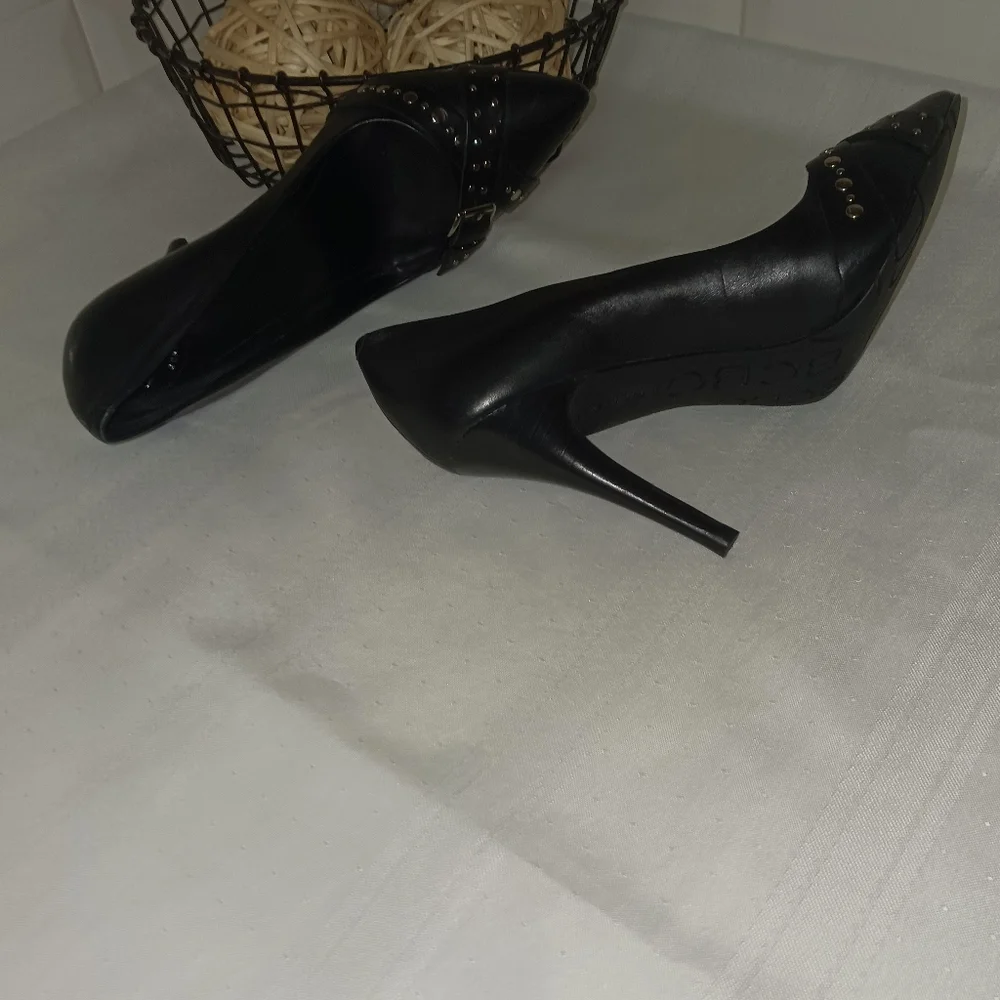 BCBG Black Pointed Toe Heels with Silver buckle and embellishments. Size 8B - Picture 8 of 8